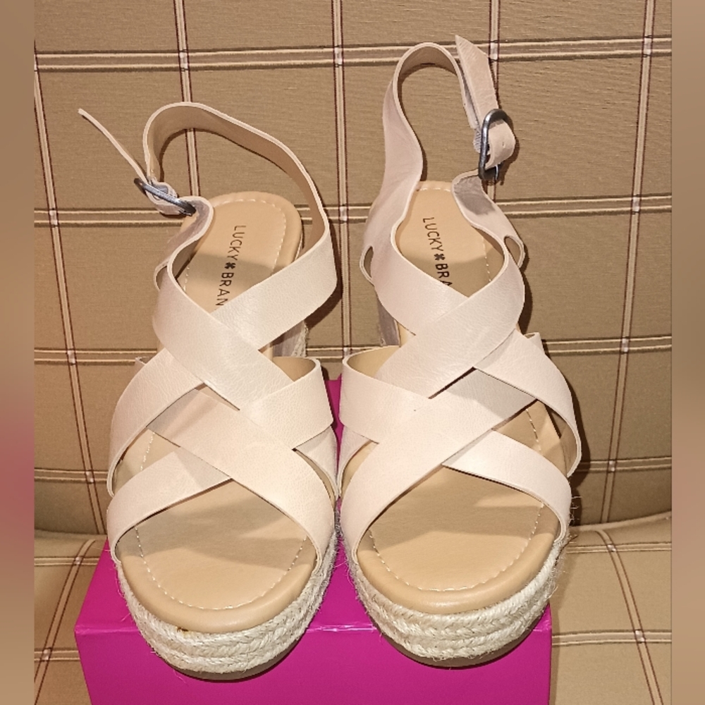 NWOT Lucky Brand Genuine Leather Designer Sandals 🩴 (10)
